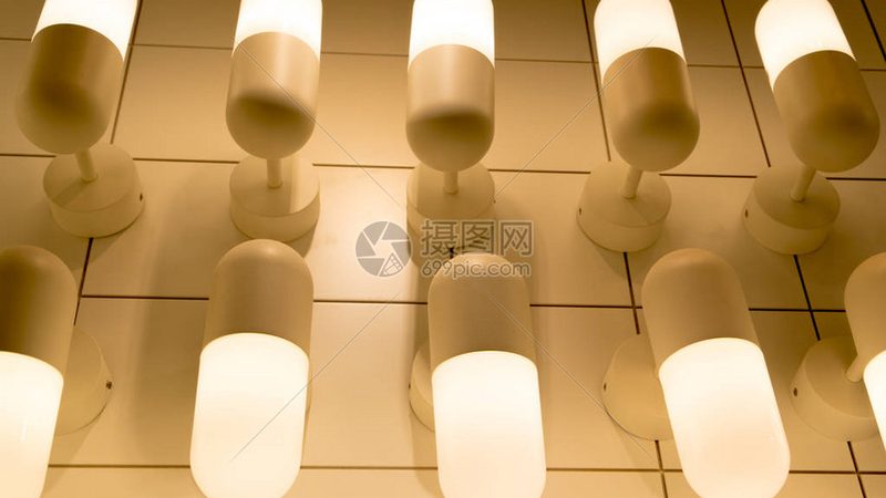 教室防眩光面板灯选购指南